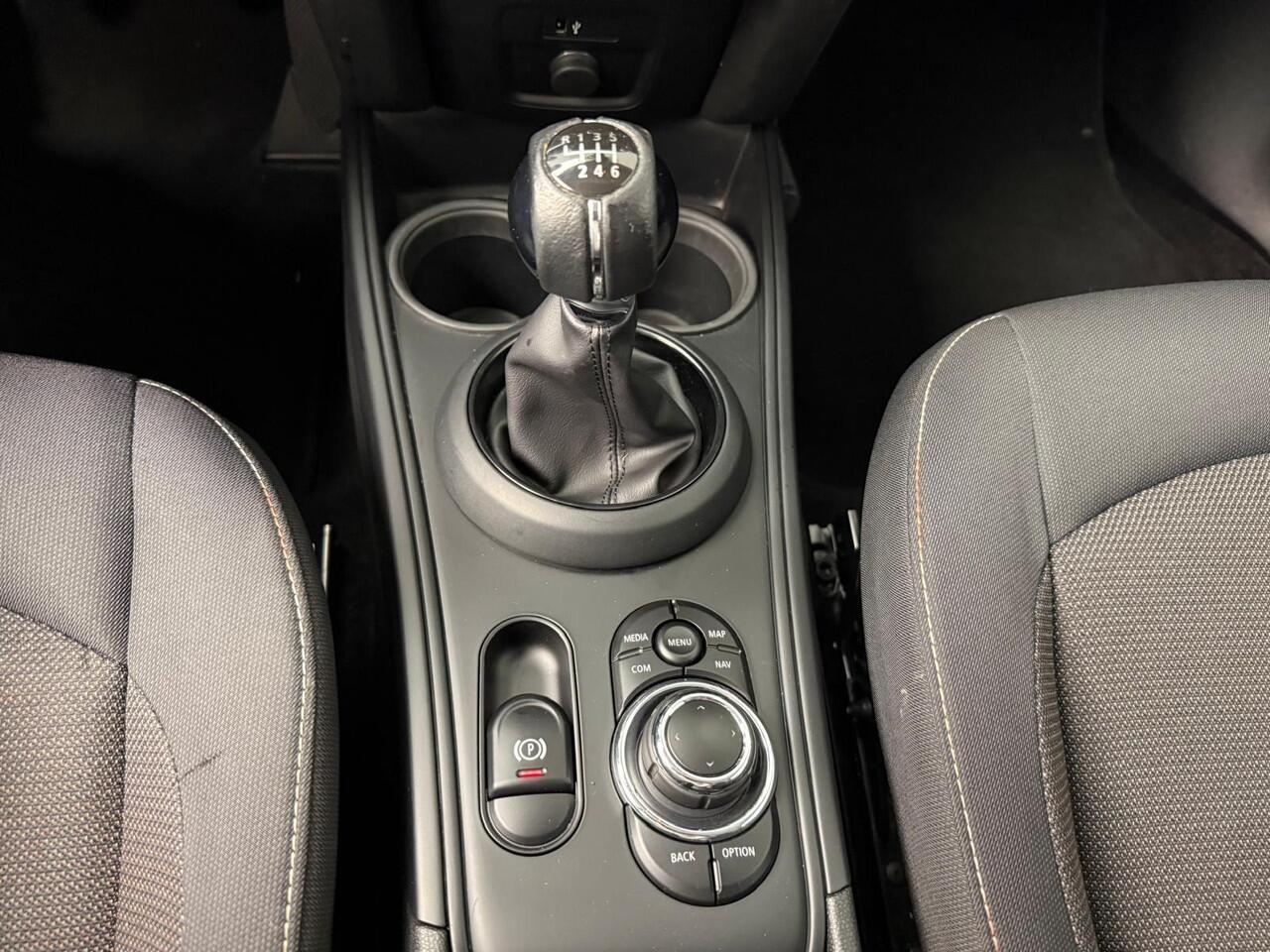 Mini COUNTRYMAN One Trekhaak / Cruise control / LED / Navigatie / Isofix / Alu wielen 18 inch JCW