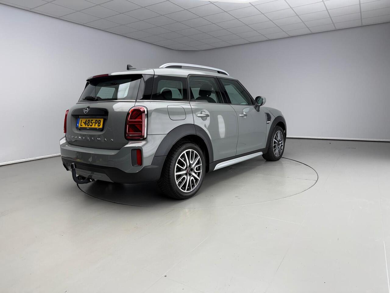Mini COUNTRYMAN One Trekhaak / Cruise control / LED / Navigatie / Isofix / Alu wielen 18 inch JCW