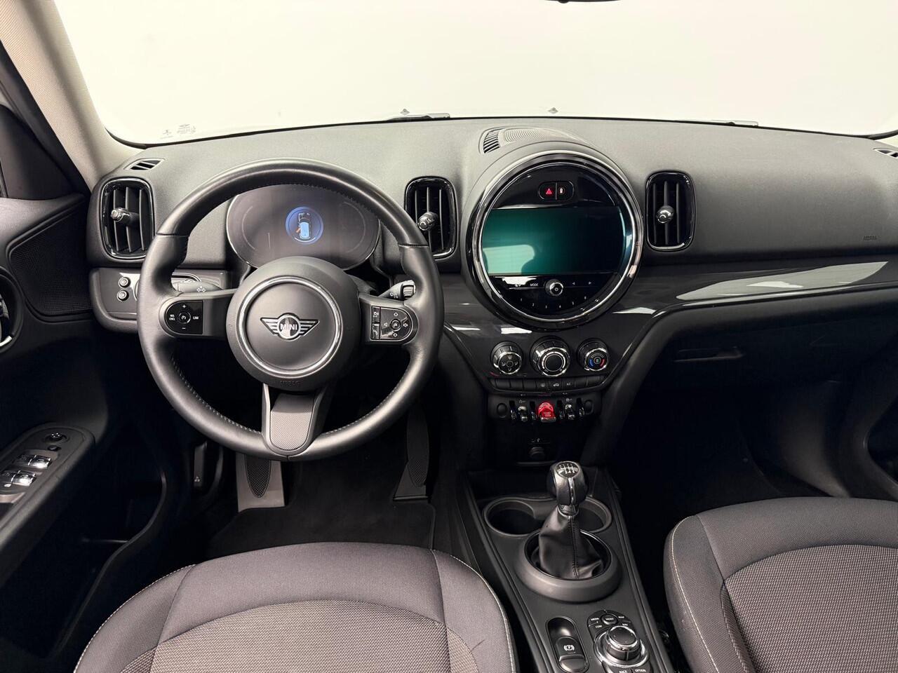 Mini COUNTRYMAN One Trekhaak / Cruise control / LED / Navigatie / Isofix / Alu wielen 18 inch JCW