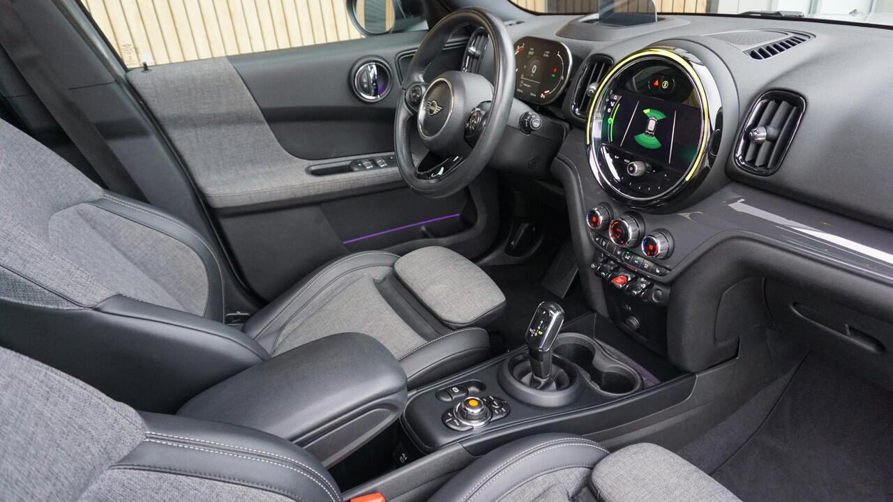 Mini COUNTRYMAN 1.5 136pk Automaat Cooper *Facelift* Pano.Dak LED Sportstoelen HUD Virtual Cockpit *Black Optik* Moonwalk Grey Pearl NL auto!