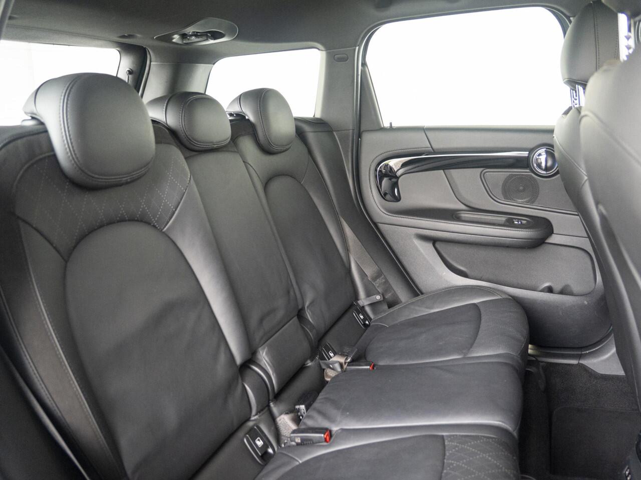 Mini COUNTRYMAN Cooper S Aut. + JCW-pakket + Achteruitrijcamera + Glazen panoramadak + Stoelverwarming + Connected Navigation Plus Pakket