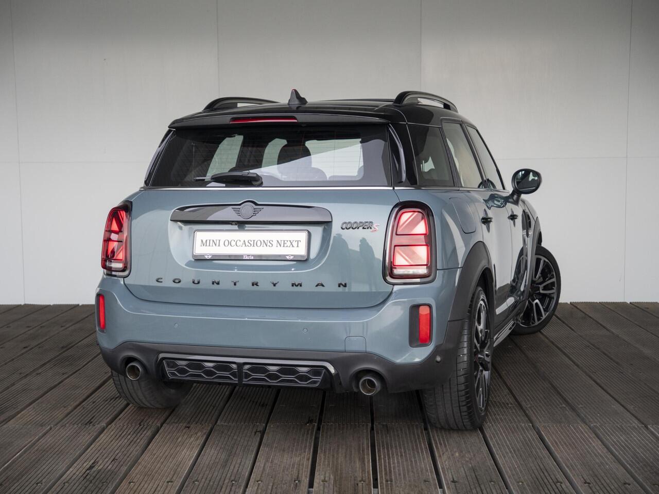 Mini COUNTRYMAN Cooper S Aut. + JCW-pakket + Achteruitrijcamera + Glazen panoramadak + Stoelverwarming + Connected Navigation Plus Pakket
