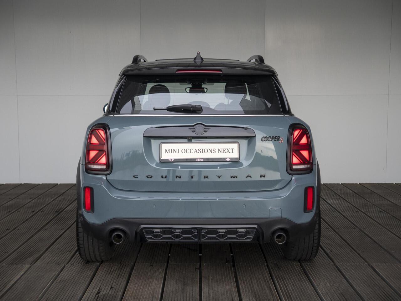 Mini COUNTRYMAN Cooper S Aut. + JCW-pakket + Achteruitrijcamera + Glazen panoramadak + Stoelverwarming + Connected Navigation Plus Pakket