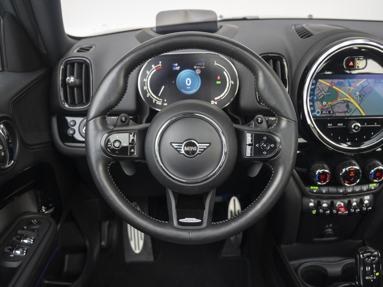 Mini COUNTRYMAN Cooper S Aut. + JCW-pakket + Achteruitrijcamera + Glazen panoramadak + Stoelverwarming + Connected Navigation Plus Pakket