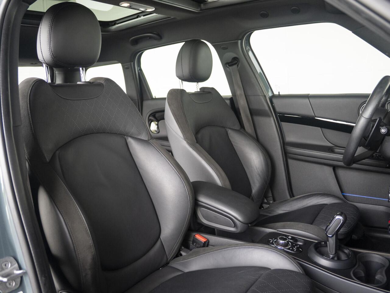 Mini COUNTRYMAN Cooper S Aut. + JCW-pakket + Achteruitrijcamera + Glazen panoramadak + Stoelverwarming + Connected Navigation Plus Pakket