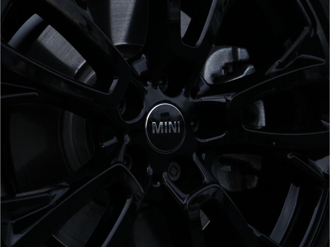 Mini COUNTRYMAN Mini Cooper S E ALL4 John Cooper Works | JCW-pakket | Glazen Panoramadak | Leder Chester Malt Brown | Stuur- en stoelverwarming | 19" JCW | Head-Up Display | Comfort Access | NEXT