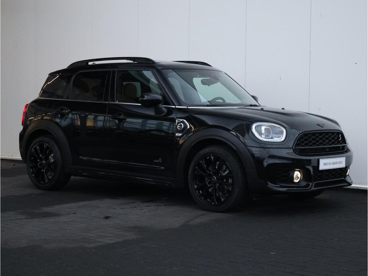 Mini COUNTRYMAN Mini Cooper S E ALL4 John Cooper Works | JCW-pakket | Glazen Panoramadak | Leder Chester Malt Brown | Stuur- en stoelverwarming | 19" JCW | Head-Up Display | Comfort Access | NEXT