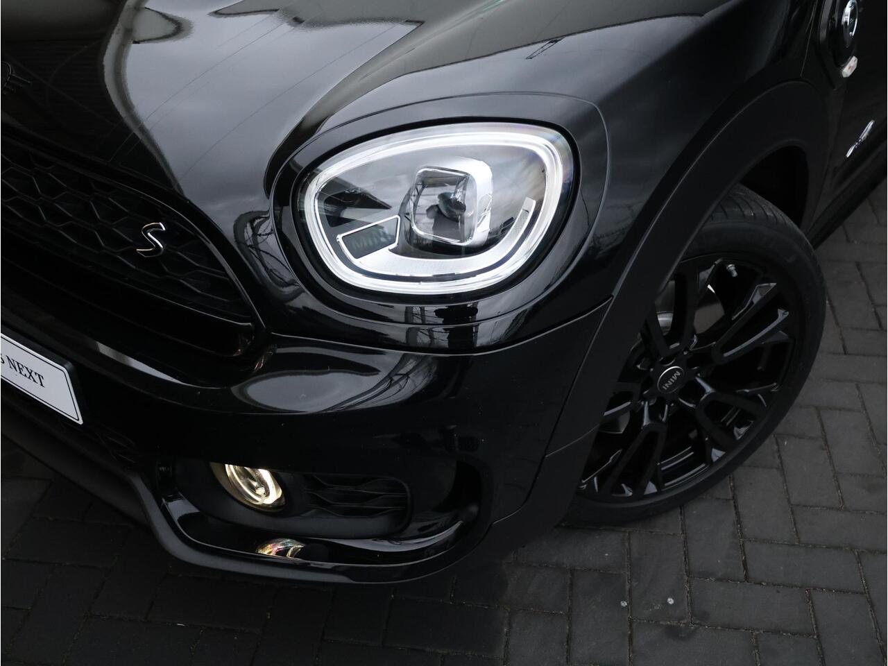 Mini COUNTRYMAN Mini Cooper S E ALL4 John Cooper Works | JCW-pakket | Glazen Panoramadak | Leder Chester Malt Brown | Stuur- en stoelverwarming | 19" JCW | Head-Up Display | Comfort Access | NEXT
