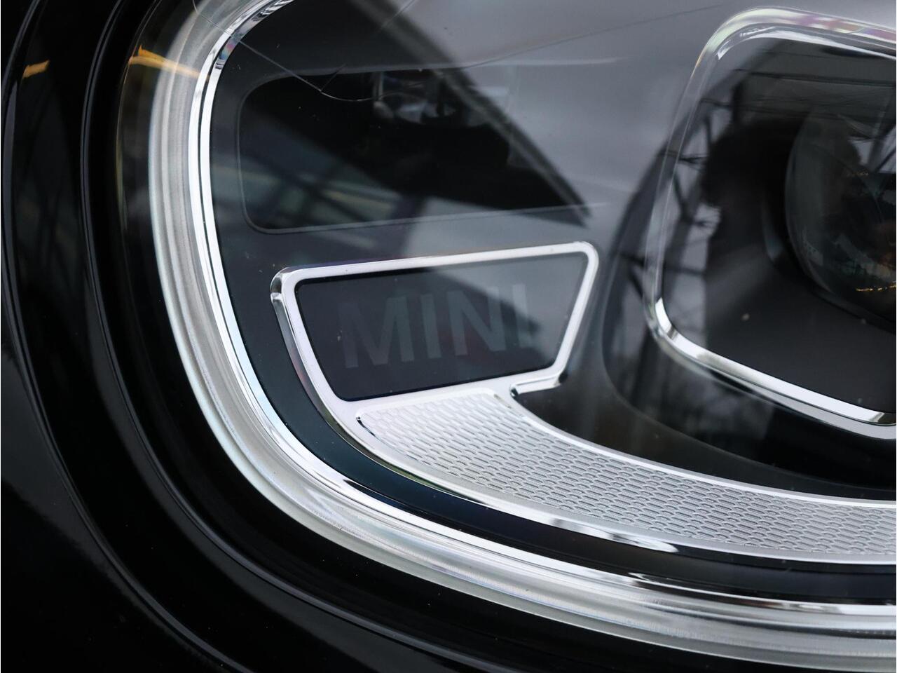 Mini COUNTRYMAN Mini Cooper S E ALL4 John Cooper Works | JCW-pakket | Glazen Panoramadak | Leder Chester Malt Brown | Stuur- en stoelverwarming | 19" JCW | Head-Up Display | Comfort Access | NEXT