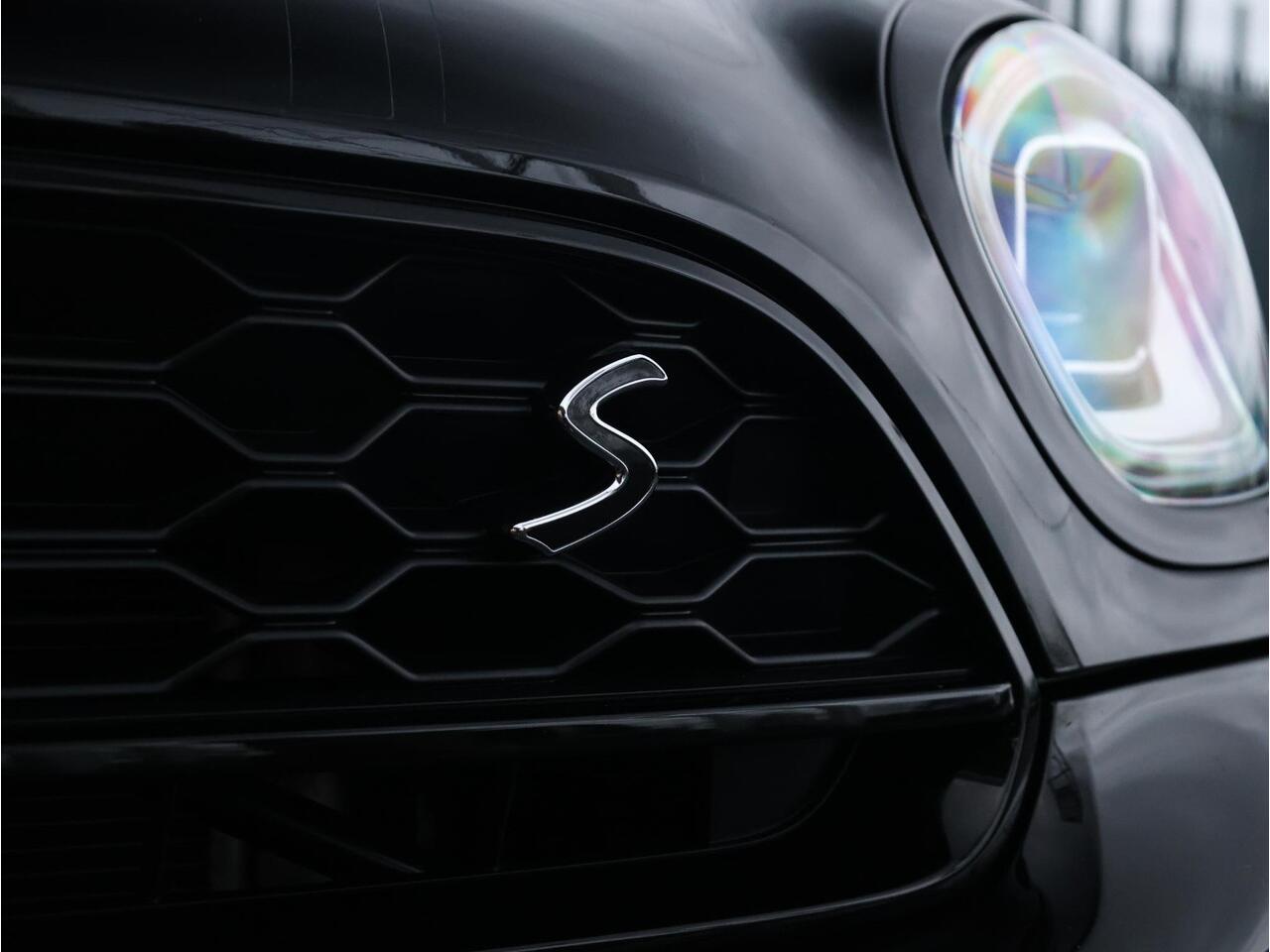 Mini COUNTRYMAN Mini Cooper S E ALL4 John Cooper Works | JCW-pakket | Glazen Panoramadak | Leder Chester Malt Brown | Stuur- en stoelverwarming | 19" JCW | Head-Up Display | Comfort Access | NEXT