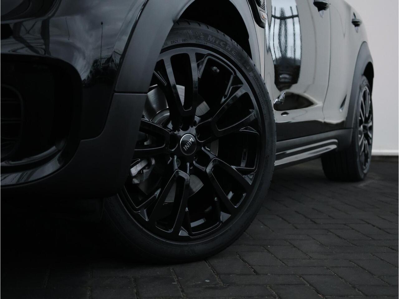 Mini COUNTRYMAN Mini Cooper S E ALL4 John Cooper Works | JCW-pakket | Glazen Panoramadak | Leder Chester Malt Brown | Stuur- en stoelverwarming | 19" JCW | Head-Up Display | Comfort Access | NEXT