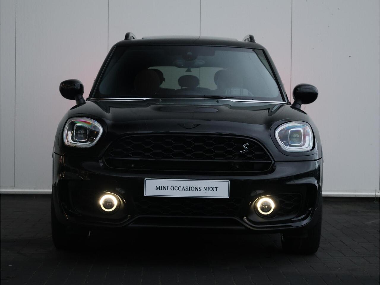 Mini COUNTRYMAN Mini Cooper S E ALL4 John Cooper Works | JCW-pakket | Glazen Panoramadak | Leder Chester Malt Brown | Stuur- en stoelverwarming | 19" JCW | Head-Up Display | Comfort Access | NEXT