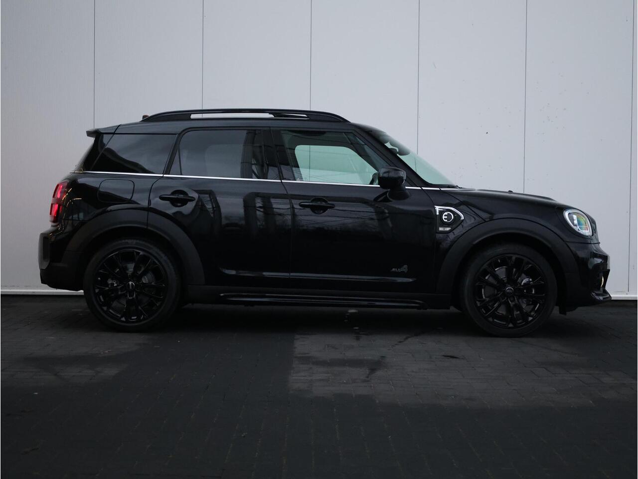 Mini COUNTRYMAN Mini Cooper S E ALL4 John Cooper Works | JCW-pakket | Glazen Panoramadak | Leder Chester Malt Brown | Stuur- en stoelverwarming | 19" JCW | Head-Up Display | Comfort Access | NEXT