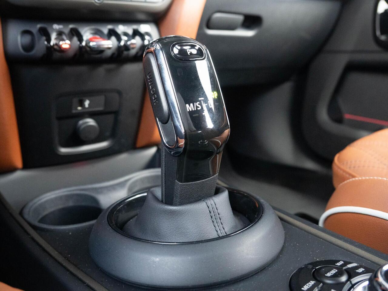 Mini COUNTRYMAN Cooper Aut. Business + Comfort Plus + Stuur en stoelverwarming