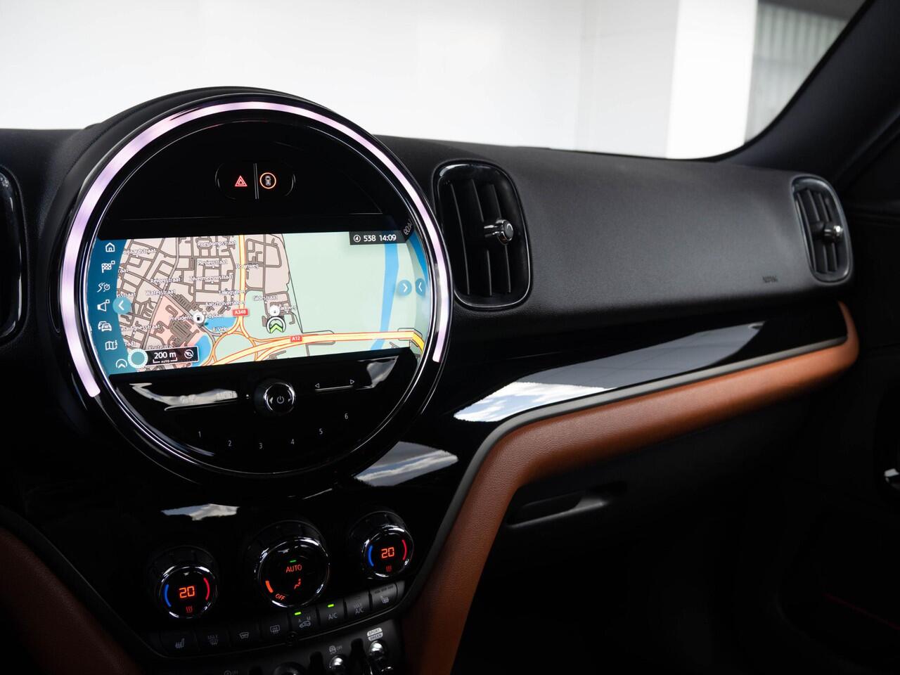 Mini COUNTRYMAN Cooper Aut. Business + Comfort Plus + Stuur en stoelverwarming