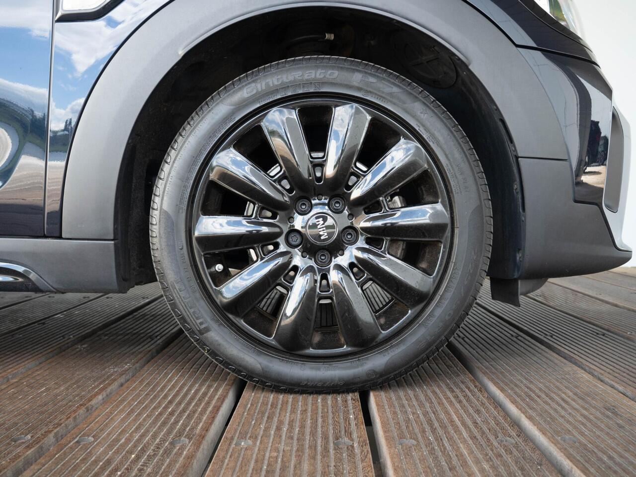 Mini COUNTRYMAN Cooper Aut. Business + Comfort Plus + Stuur en stoelverwarming