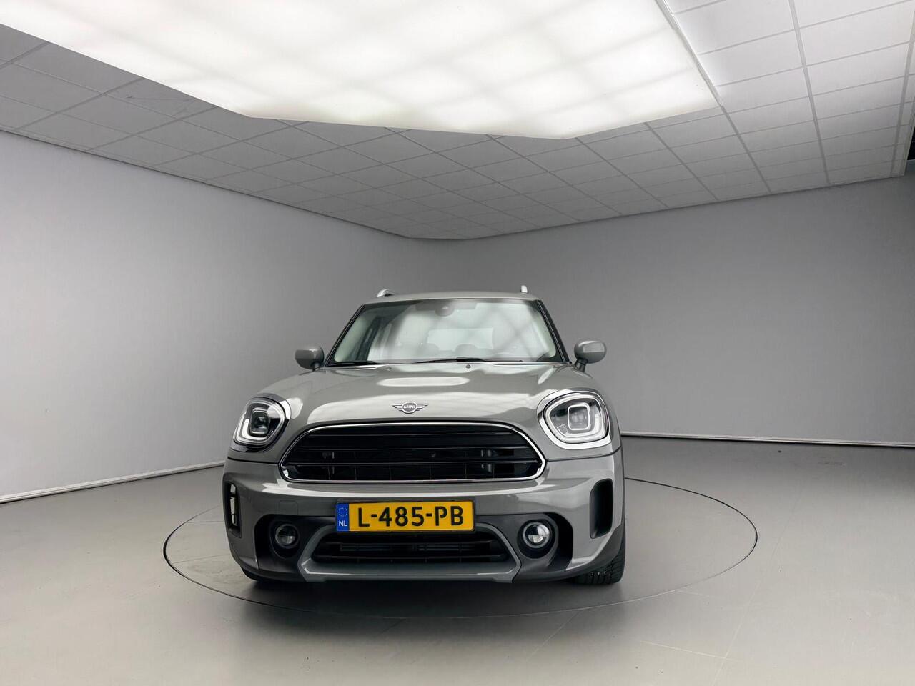 Mini COUNTRYMAN One / Trekhaak / Cruise control / LED / Navigatie / Isofix / Alu wielen 18 inch JCW