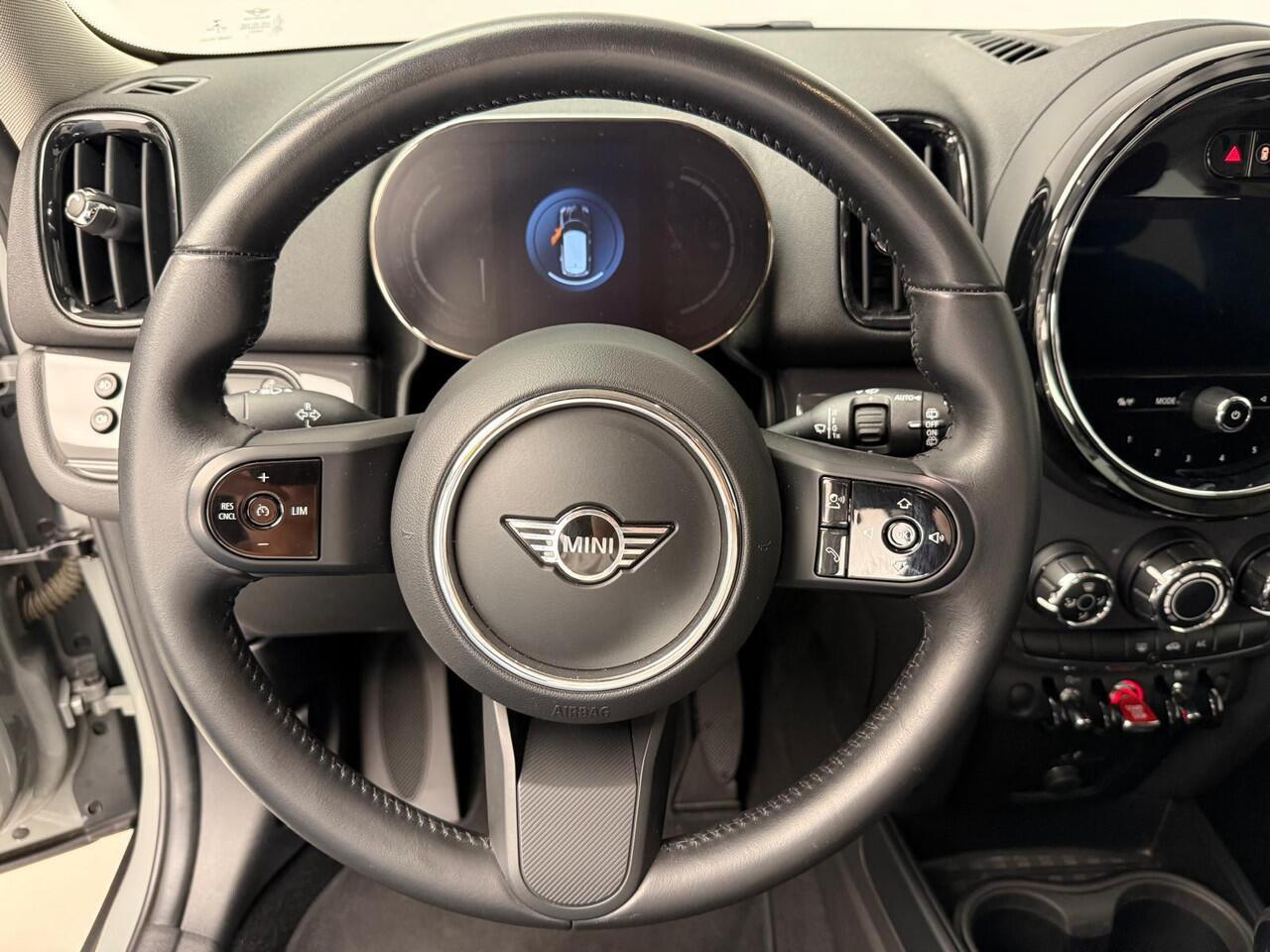 Mini COUNTRYMAN One / Trekhaak / Cruise control / LED / Navigatie / Isofix / Alu wielen 18 inch JCW