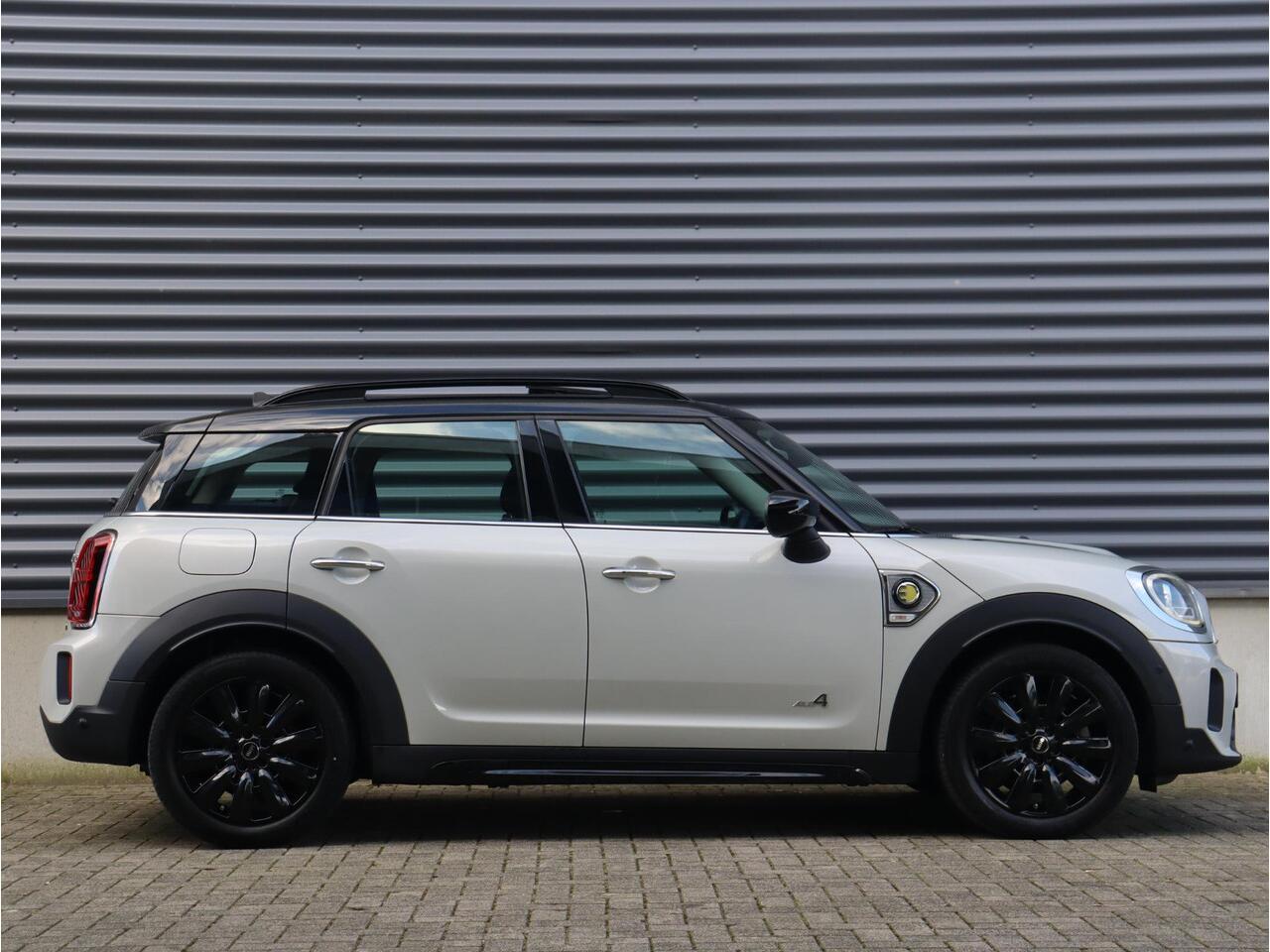 Mini COUNTRYMAN Cooper S E ALL4 | Chili + Pano + Apple Carplay + Verwarmbare Voorstoelen + Comfort Access + Elektr. Achterklep + 18'' Pin Spoke Zwart