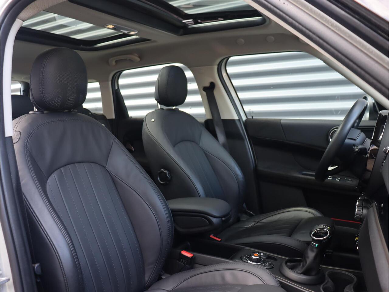 Mini COUNTRYMAN Cooper S E ALL4 | Chili + Pano + Apple Carplay + Verwarmbare Voorstoelen + Comfort Access + Elektr. Achterklep + 18'' Pin Spoke Zwart