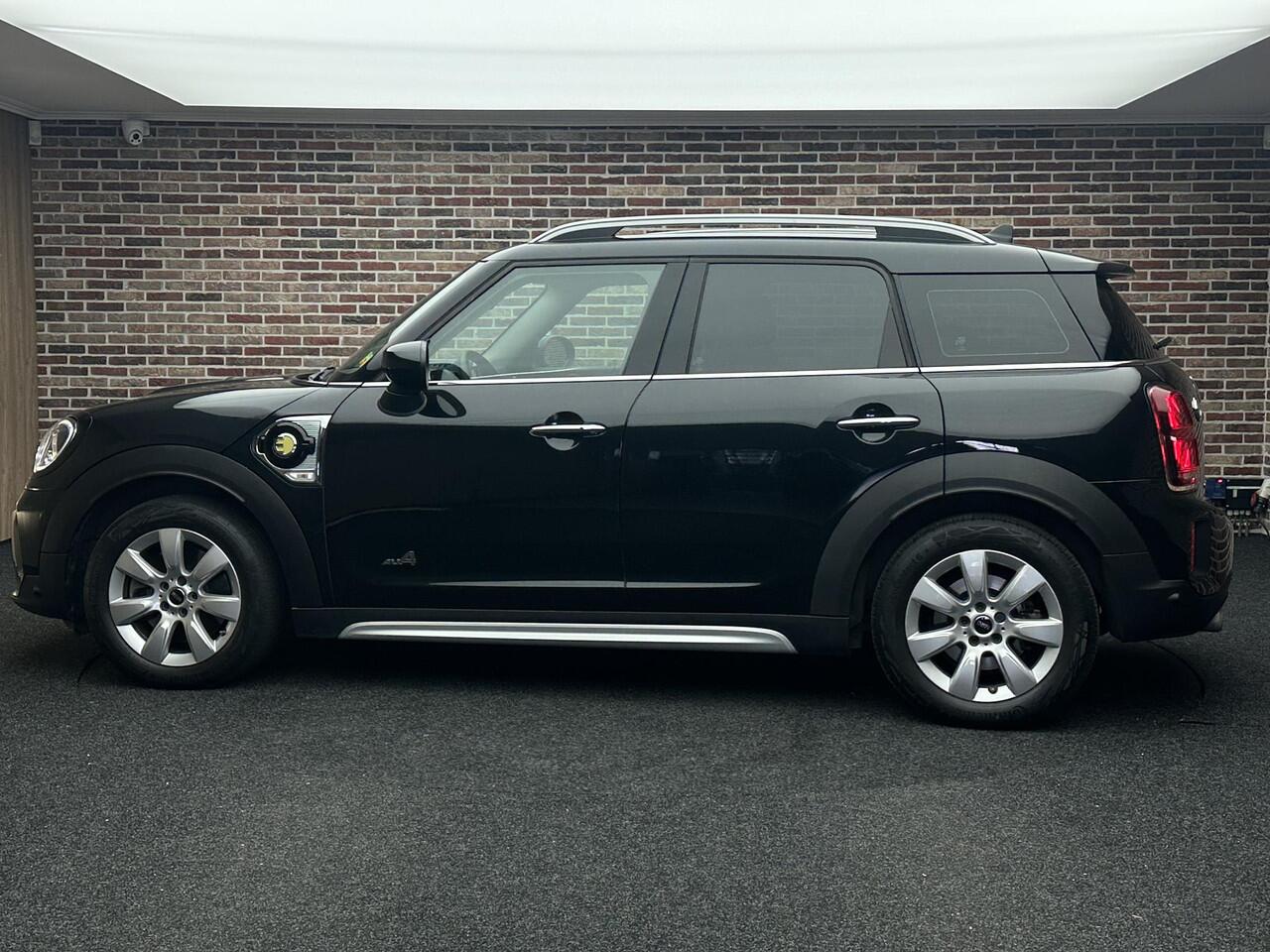 Mini COUNTRYMAN Cooper S E ALL4 Essential Camera Stoelverwarming Automaat