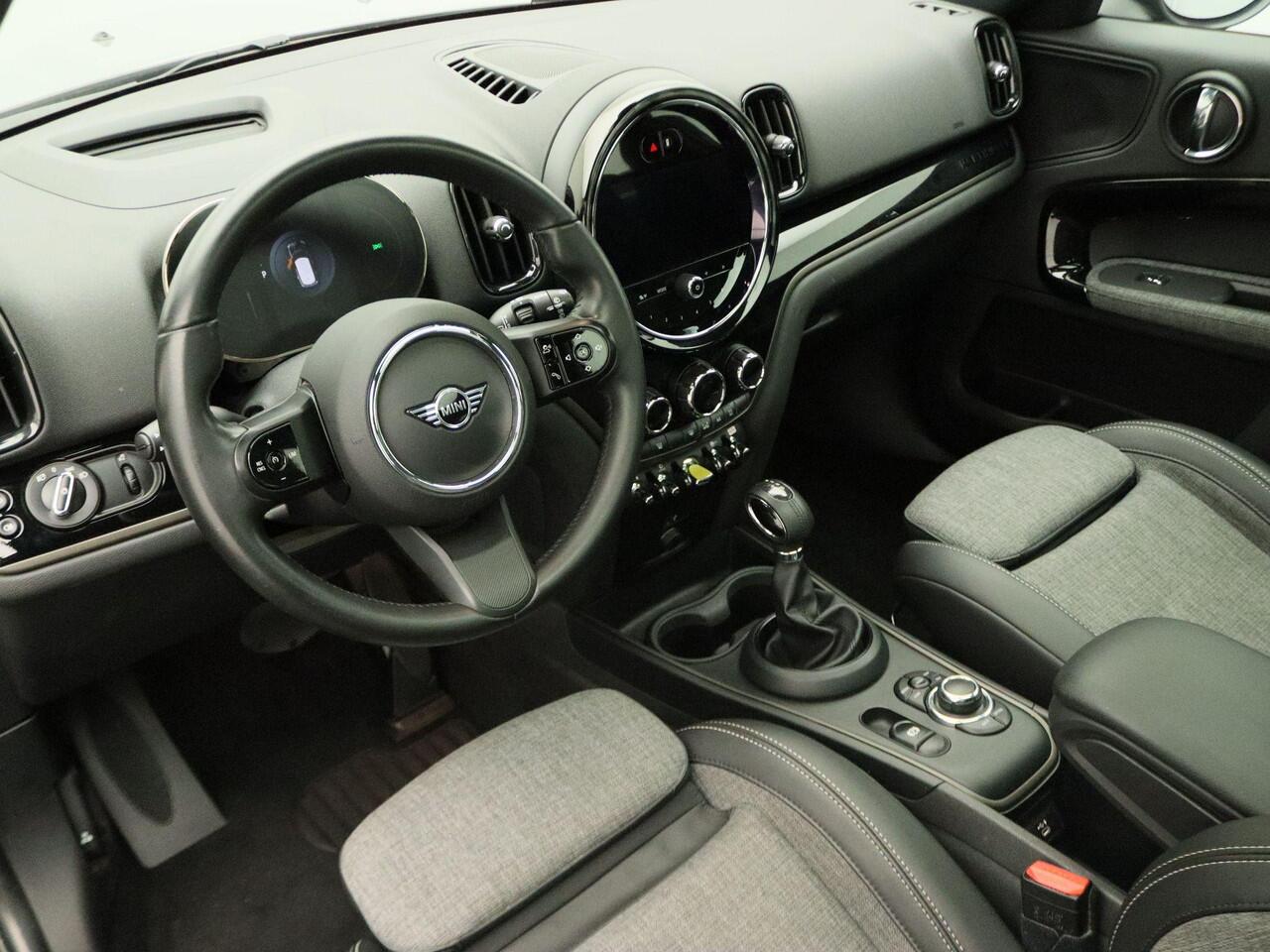 Mini COUNTRYMAN Cooper S E ALL4 Comfort Pack + Glazen panoramadak + Achteruitrijcamera + Park Assistant + Driving Assistant + Connected Navigation Pakket