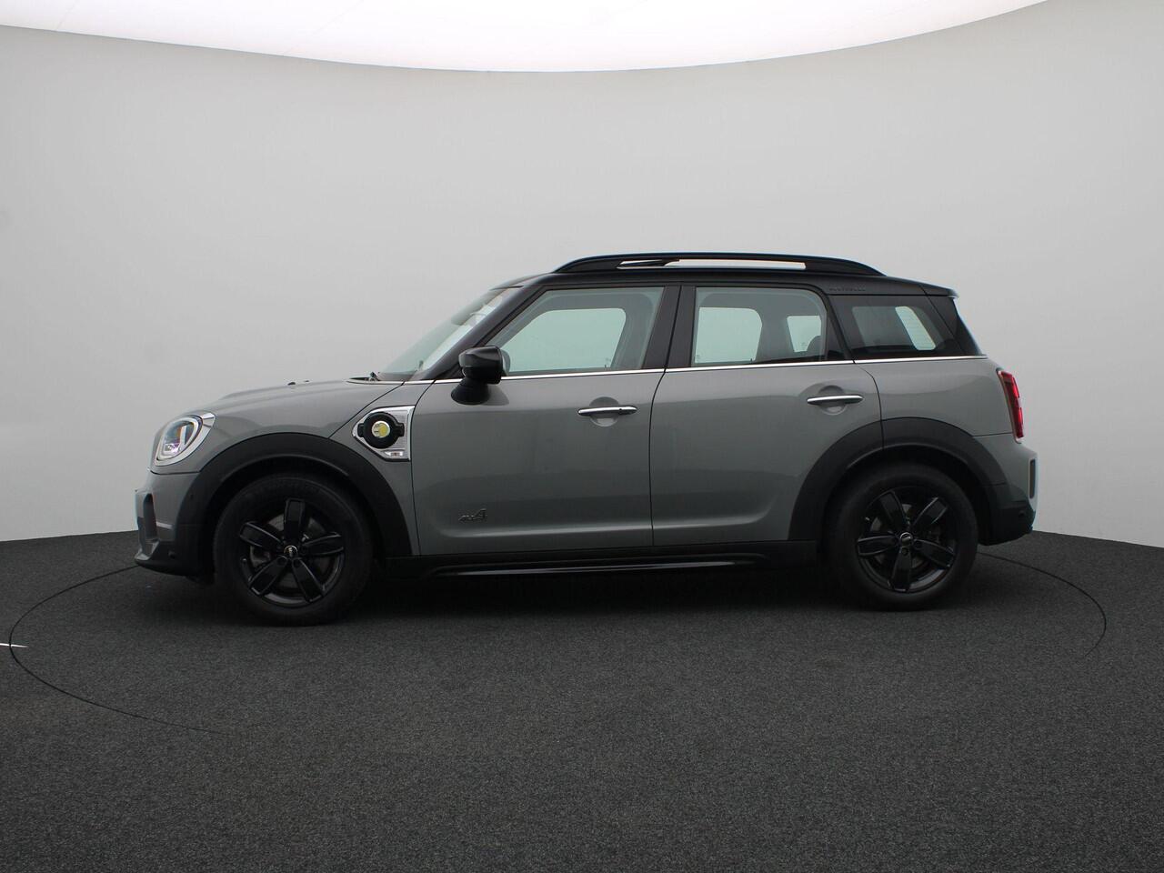 Mini COUNTRYMAN Cooper S E ALL4 Comfort Pack + Glazen panoramadak + Achteruitrijcamera + Park Assistant + Driving Assistant + Connected Navigation Pakket
