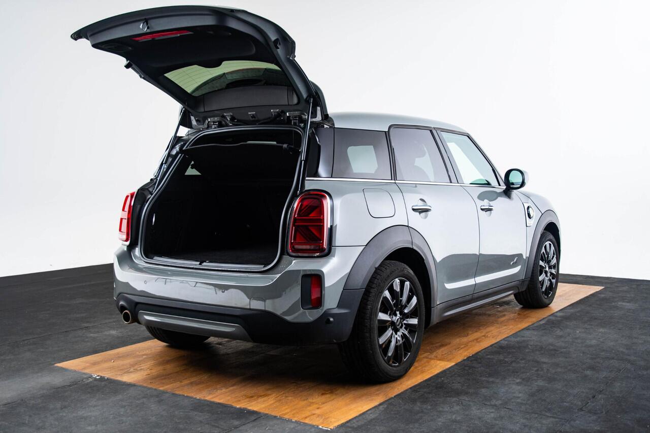 Mini COUNTRYMAN Cooper SE ALL4 Cruise control - Elektrisch verwarmbare voorstoelen - Binnenlichtpakket - Elektrisch inklapbare buitenspiegels - Comfort acces - PDC Voor/Achter - Getinte Ruiten -