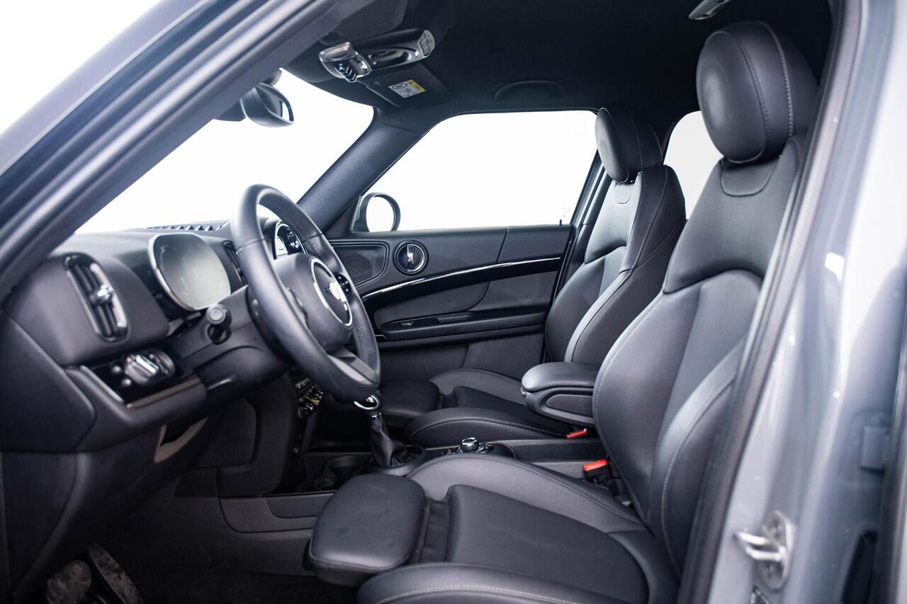 Mini COUNTRYMAN Cooper SE ALL4 Cruise control - Elektrisch verwarmbare voorstoelen - Binnenlichtpakket - Elektrisch inklapbare buitenspiegels - Comfort acces - PDC Voor/Achter - Getinte Ruiten -