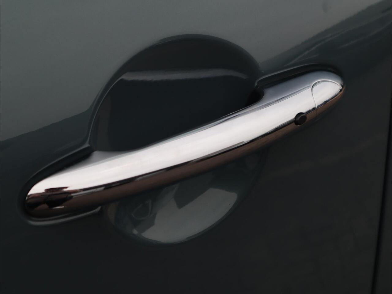 Mini COUNTRYMAN Cooper S E ALL4 Classic Automaat / Panoramadak / Stuurwielverwarming / Harman Kardon / LED / MINI Navigatiesysteem / 17 Inch / Sportstoelen / Trekhaak / Lichtpakket