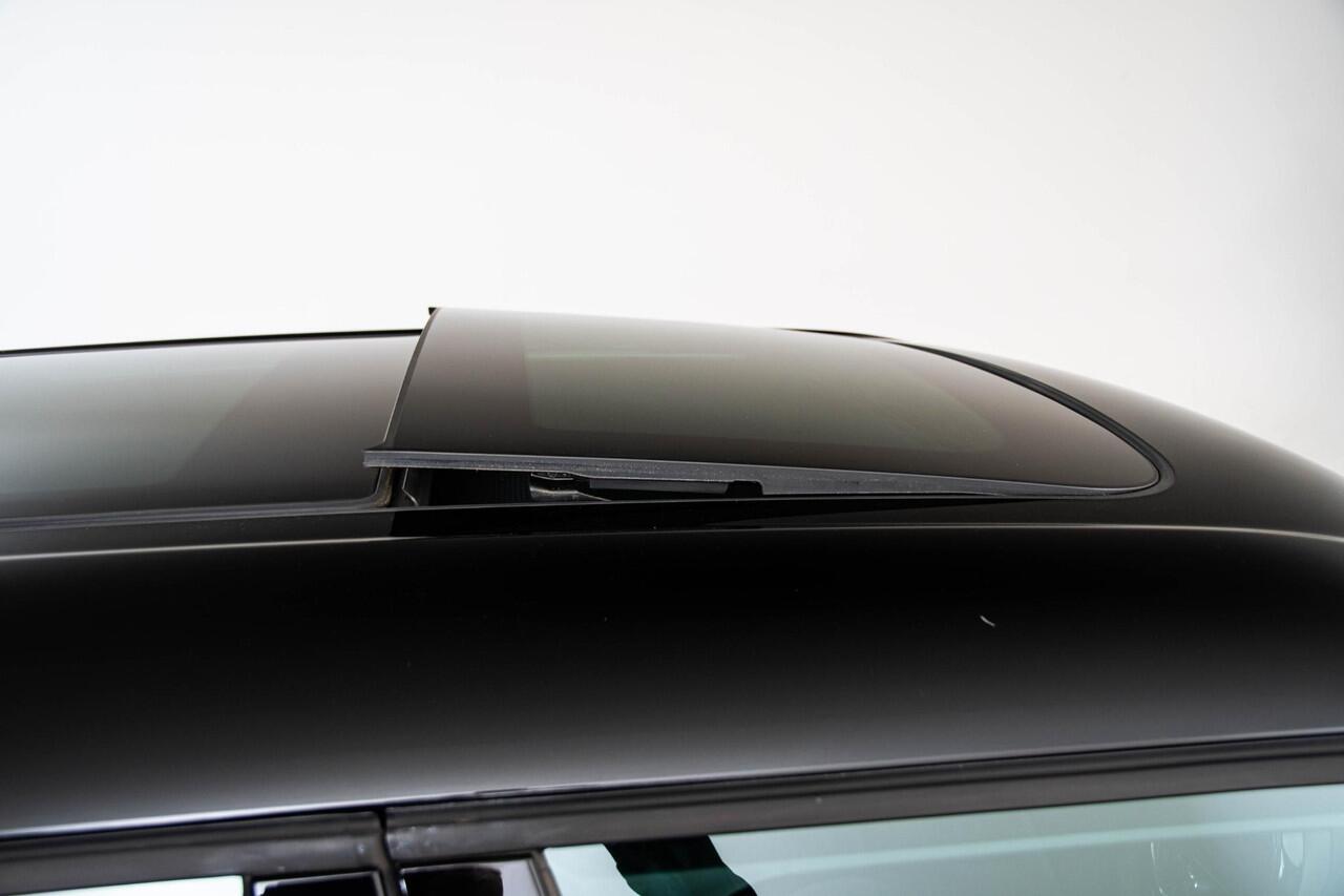 Mini COUNTRYMAN Cooper S E ALL4 Panoramadak - Active Cruise Control - Elektrisch verwarmbare/verstelbare stoelen - Harman Kardon - Driving/Parking Assistent - Comfort acces - Head up - Achteruitrijcamera -