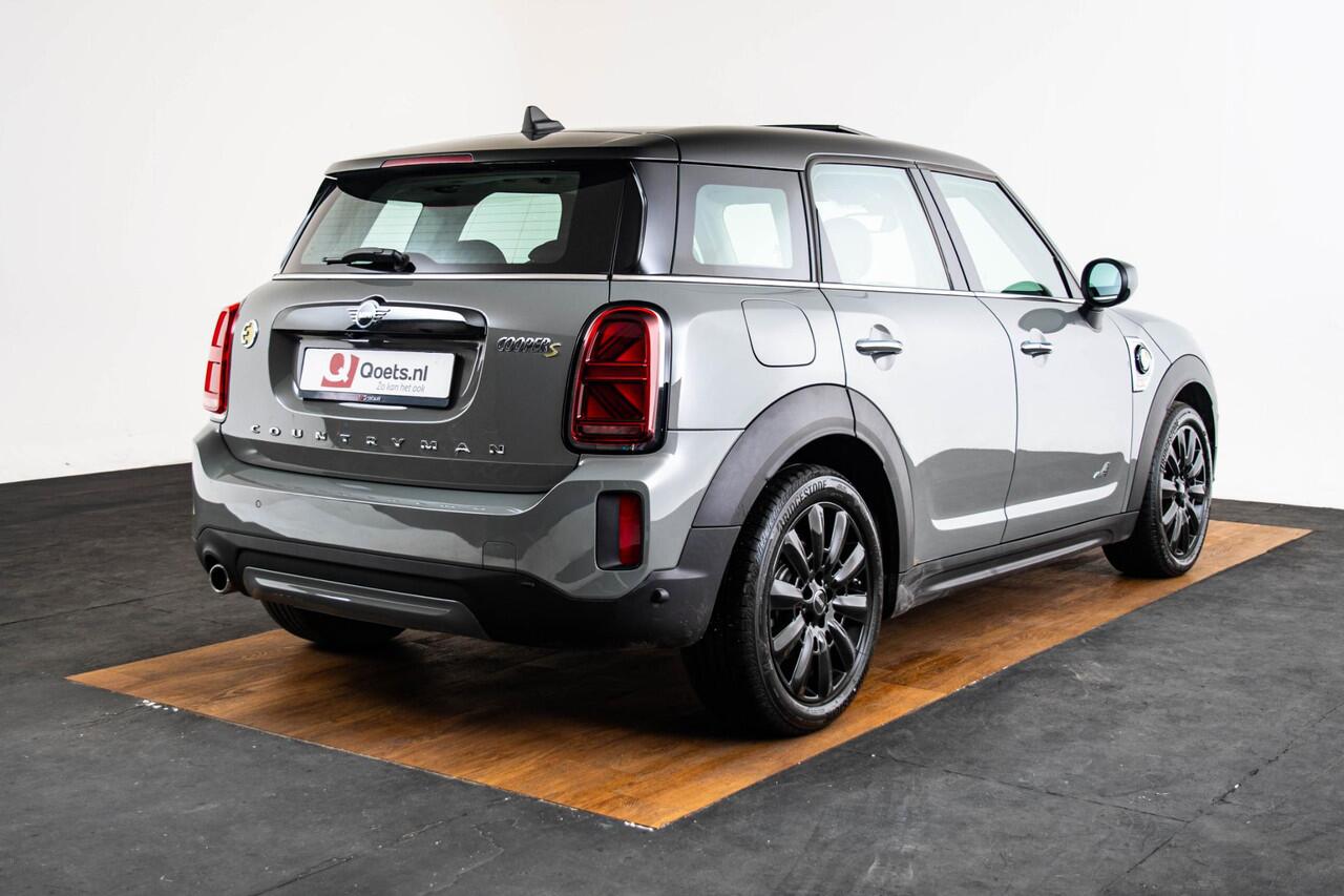 Mini COUNTRYMAN Cooper S E ALL4 Panoramadak - Active Cruise Control - Elektrisch verwarmbare/verstelbare stoelen - Harman Kardon - Driving/Parking Assistent - Comfort acces - Head up - Achteruitrijcamera -