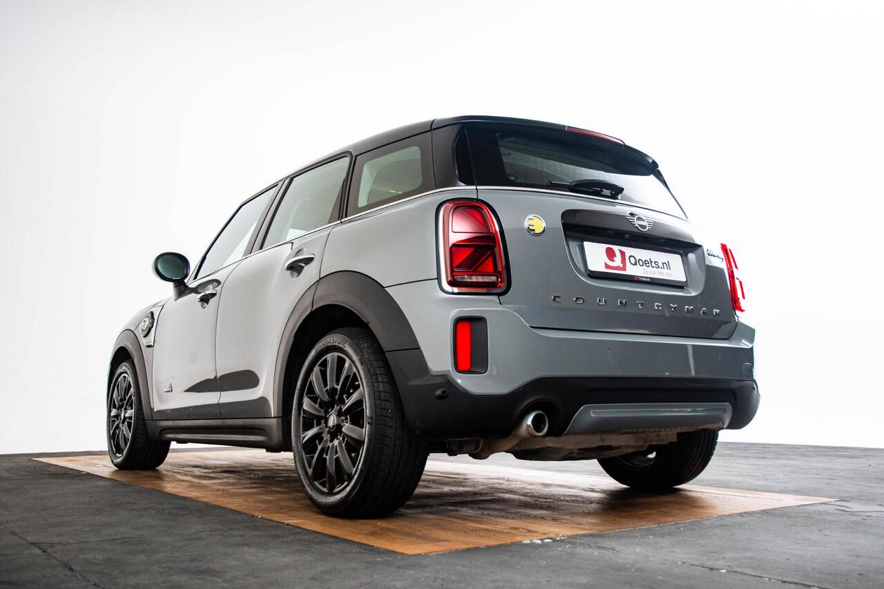 Mini COUNTRYMAN Cooper S E ALL4 Panoramadak - Active Cruise Control - Elektrisch verwarmbare/verstelbare stoelen - Harman Kardon - Driving/Parking Assistent - Comfort acces - Head up - Achteruitrijcamera -