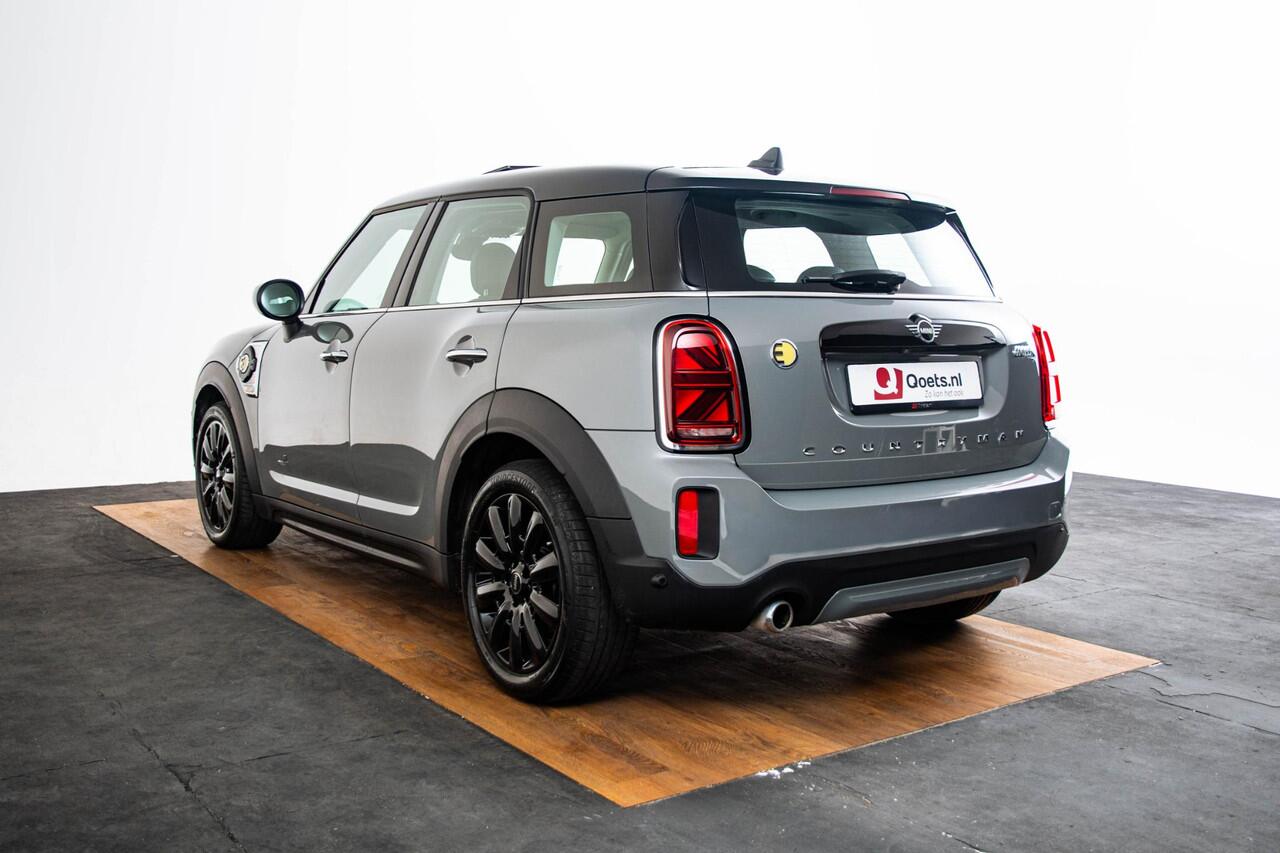 Mini COUNTRYMAN Cooper S E ALL4 Panoramadak - Active Cruise Control - Elektrisch verwarmbare/verstelbare stoelen - Harman Kardon - Driving/Parking Assistent - Comfort acces - Head up - Achteruitrijcamera -