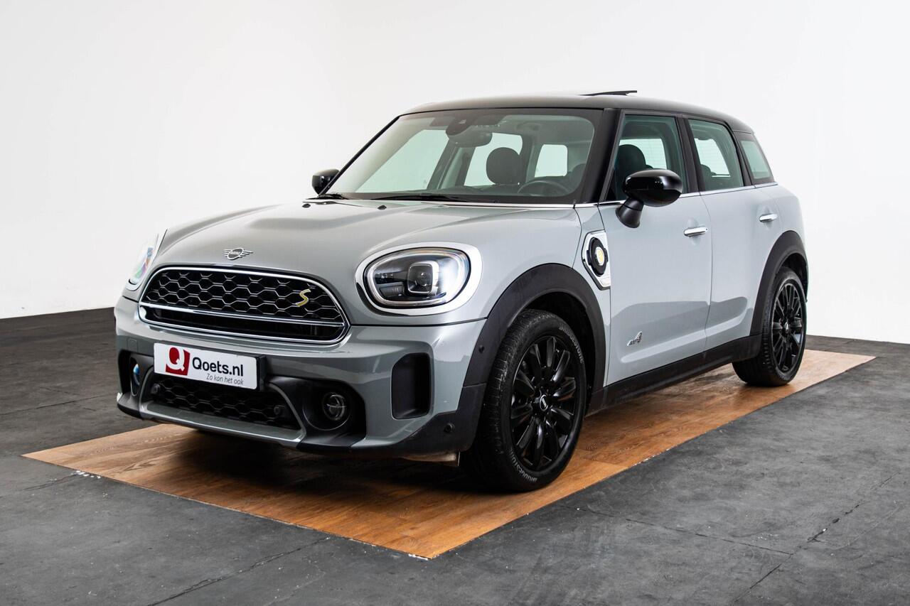 Mini COUNTRYMAN Cooper S E ALL4 Panoramadak - Active Cruise Control - Elektrisch verwarmbare/verstelbare stoelen - Harman Kardon - Driving/Parking Assistent - Comfort acces - Head up - Achteruitrijcamera -
