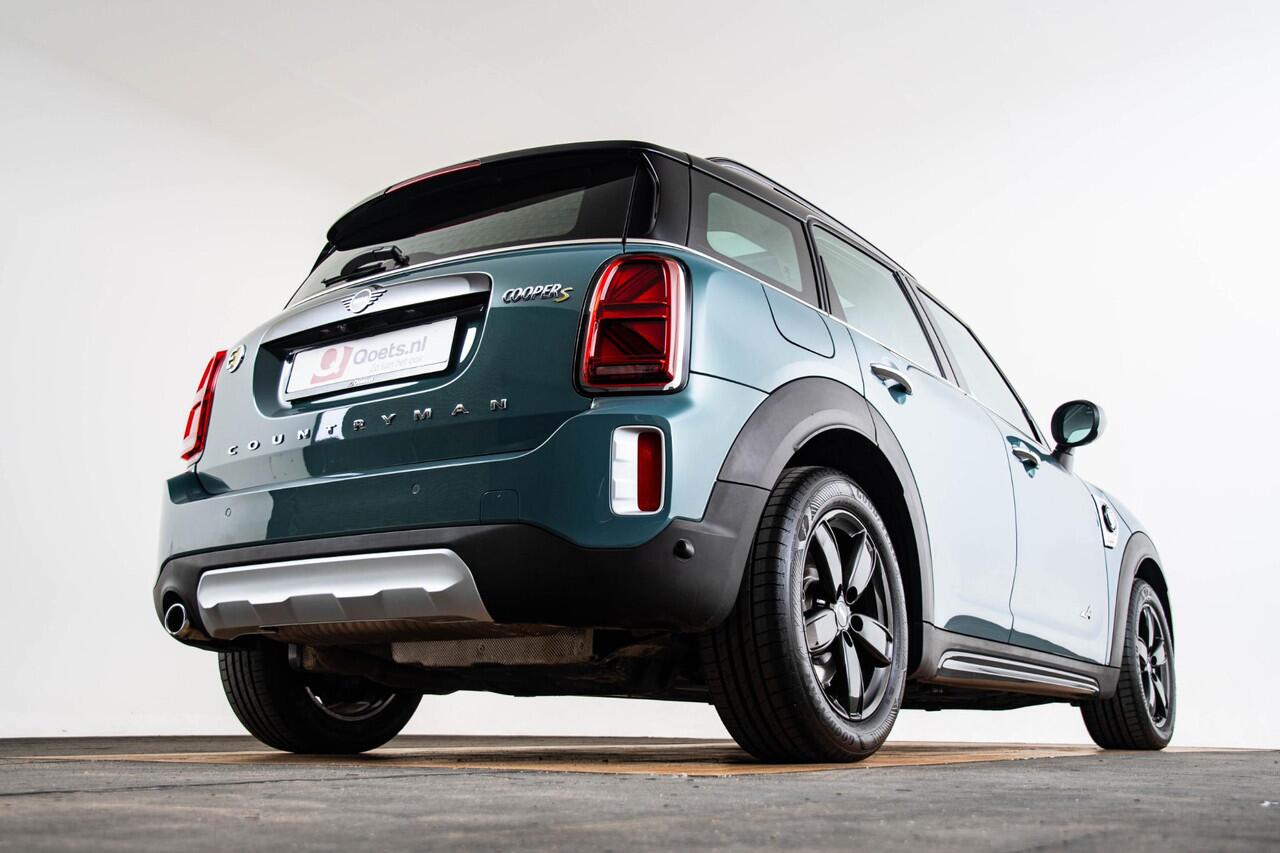 Mini COUNTRYMAN Cooper S E ALL4 Panoramadak - Active Cruise Control - Elektrisch verwarmbare/verstelbare stoelen - Harman Kardon - Driving/Parking Assistent - Comfort acces - Head up - Achteruitrijcamera -