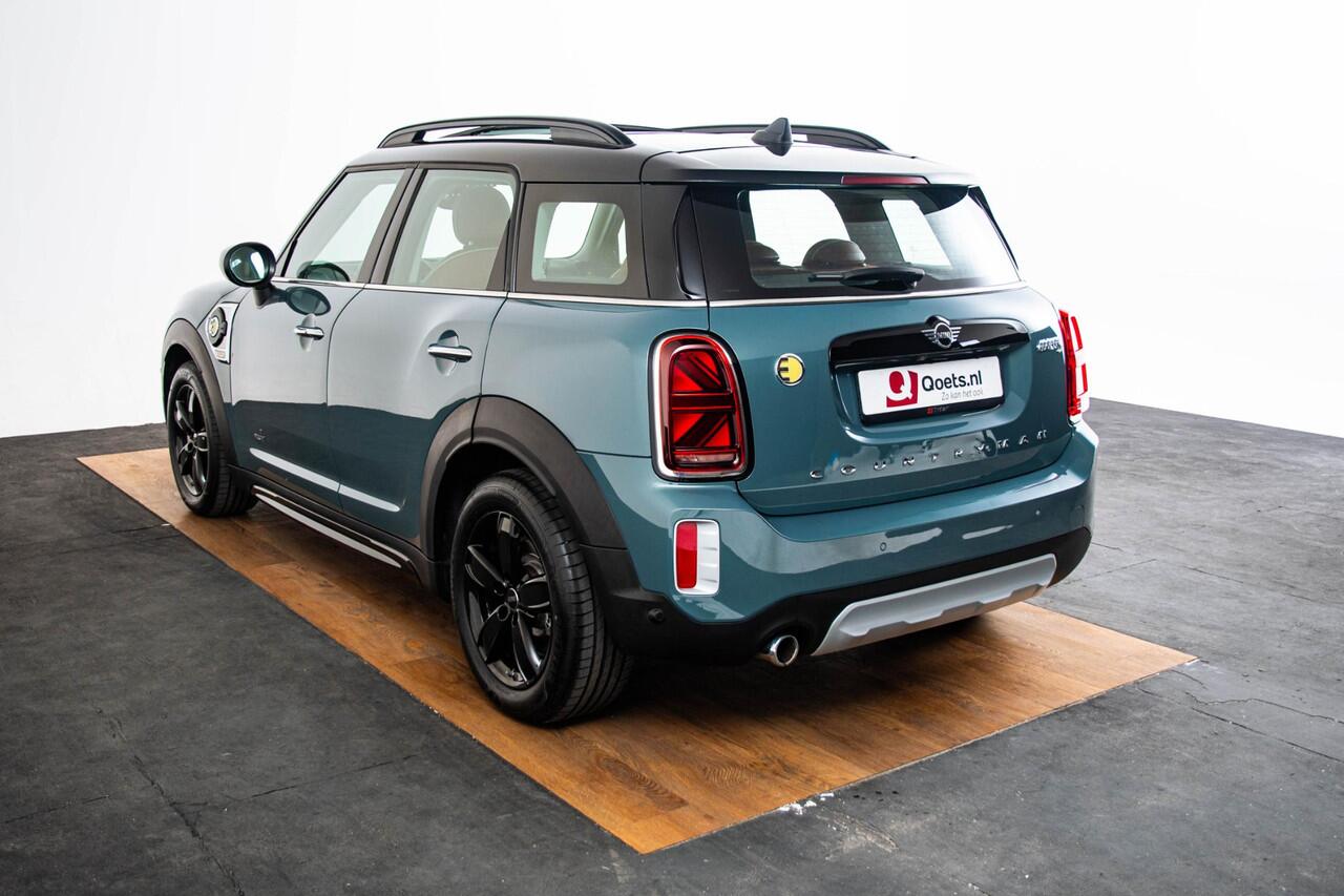 Mini COUNTRYMAN Cooper S E ALL4 Panoramadak - Active Cruise Control - Elektrisch verwarmbare/verstelbare stoelen - Harman Kardon - Driving/Parking Assistent - Comfort acces - Head up - Achteruitrijcamera -