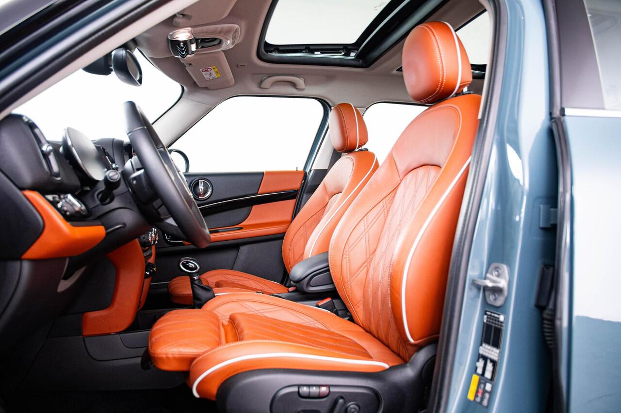 Mini COUNTRYMAN Cooper S E ALL4 Panoramadak - Active Cruise Control - Elektrisch verwarmbare/verstelbare stoelen - Harman Kardon - Driving/Parking Assistent - Comfort acces - Head up - Achteruitrijcamera -