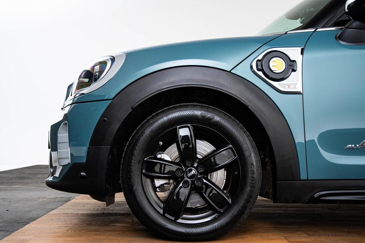 Mini COUNTRYMAN Cooper S E ALL4 Panoramadak - Active Cruise Control - Elektrisch verwarmbare/verstelbare stoelen - Harman Kardon - Driving/Parking Assistent - Comfort acces - Head up - Achteruitrijcamera -