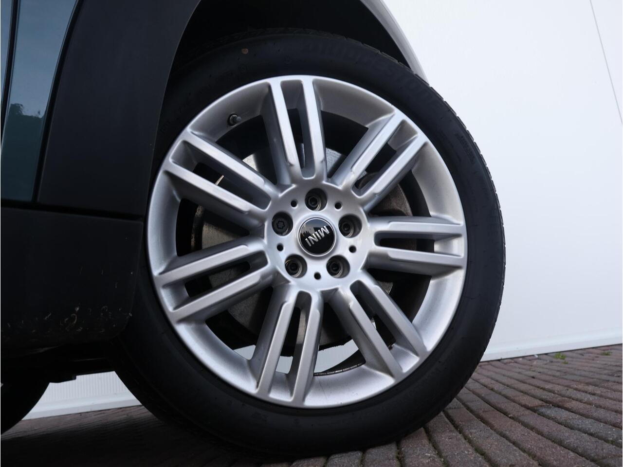 Mini COUNTRYMAN Mini 1.5 Cooper S E ALL4 Active Cruise Control/ Navigatie/ Achteruitrijcamera/ Comfortstoelen/ Elektrische Achterklep