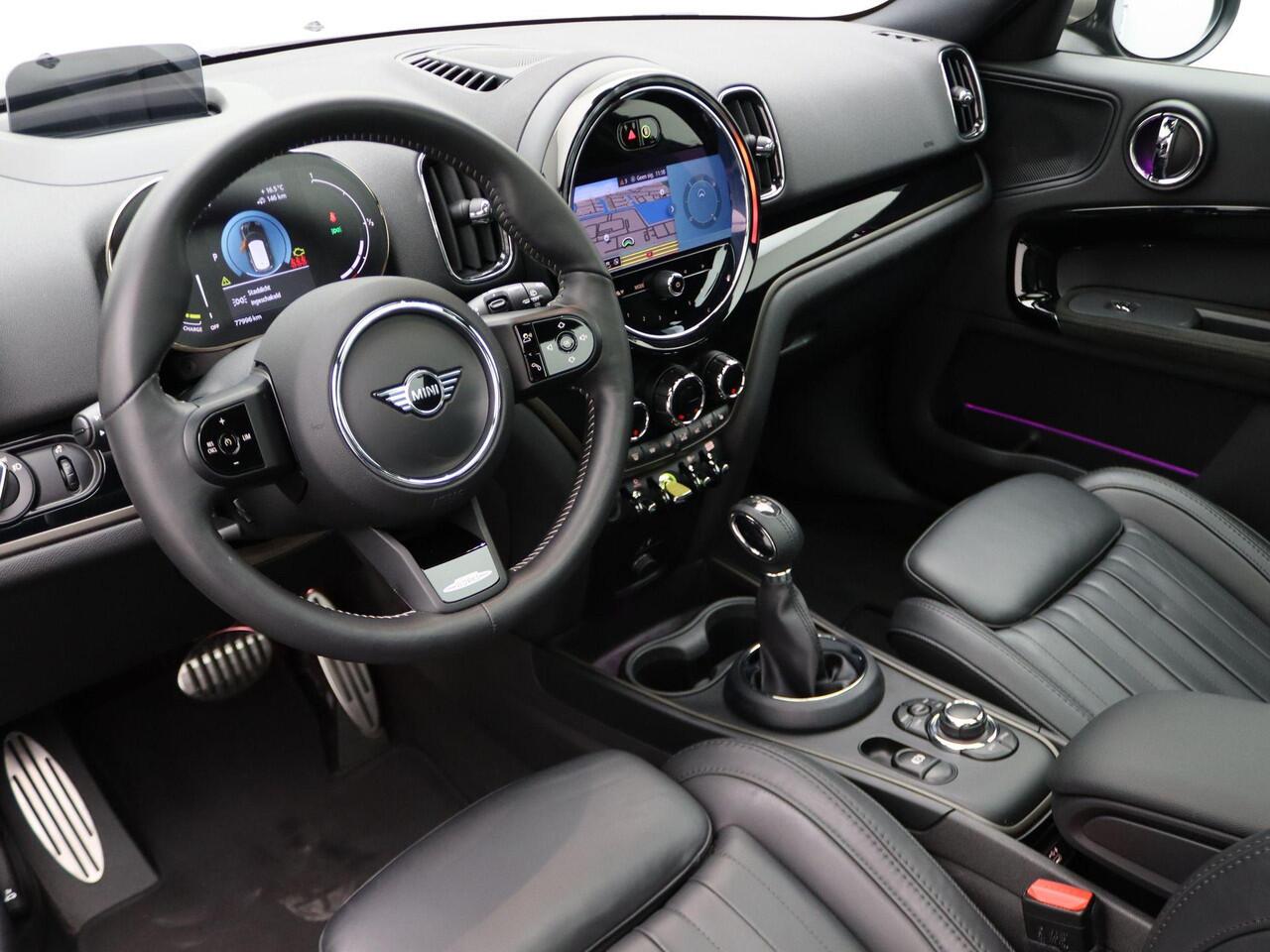 Mini COUNTRYMAN Cooper S E ALL4 John Cooper Works uitvoering + Comfort Plus Pakket + Driving Assistant Pakket + Connected Navigation Plus Pakket + Stuurwielrand Verwarmd + Panoramadak + Head-Up Display + 19''