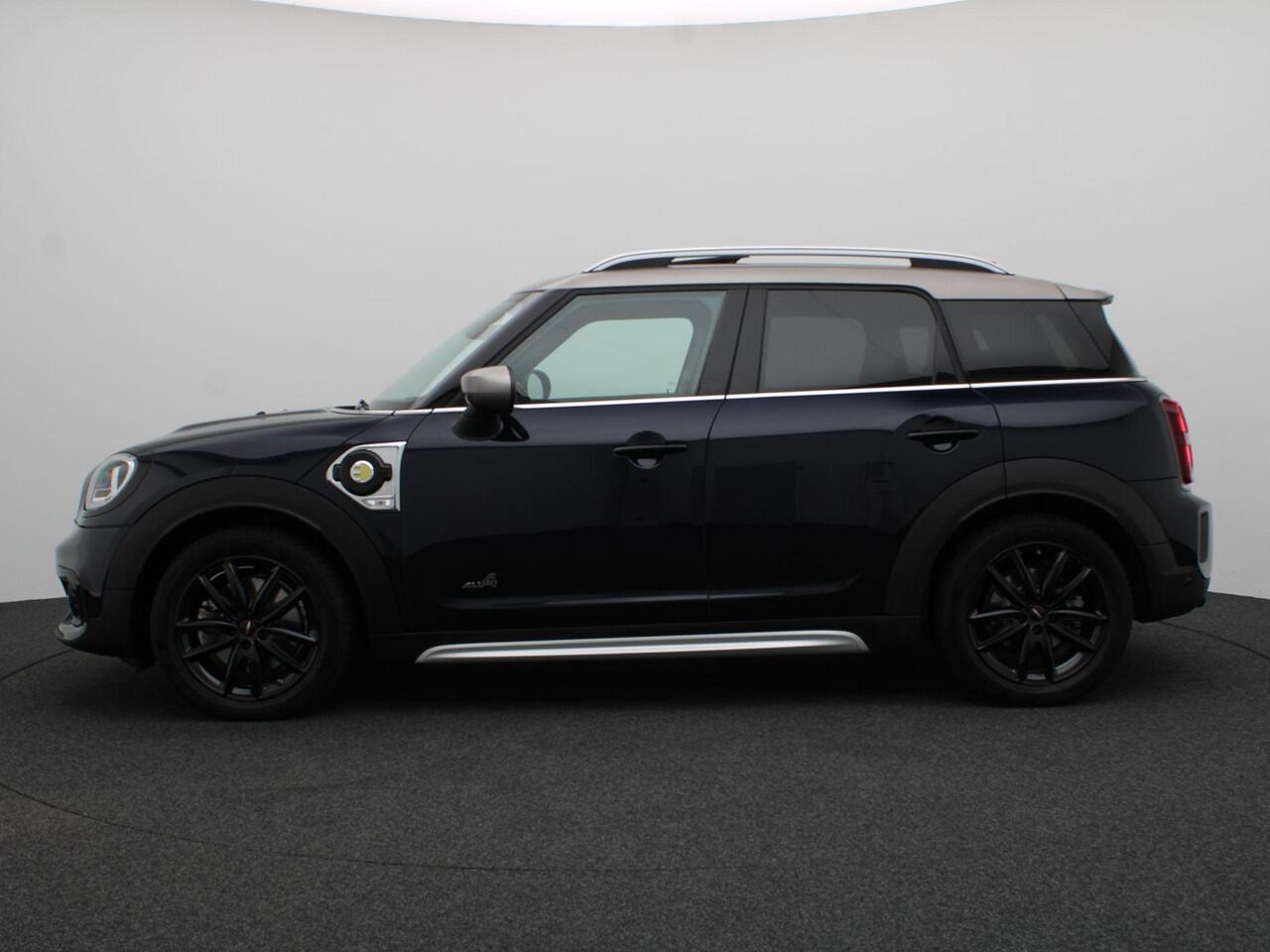 Mini COUNTRYMAN Cooper S E ALL4 John Cooper Works uitvoering + Comfort Plus Pakket + Driving Assistant Pakket + Connected Navigation Plus Pakket + Stuurwielrand Verwarmd + Panoramadak + Head-Up Display + 19''