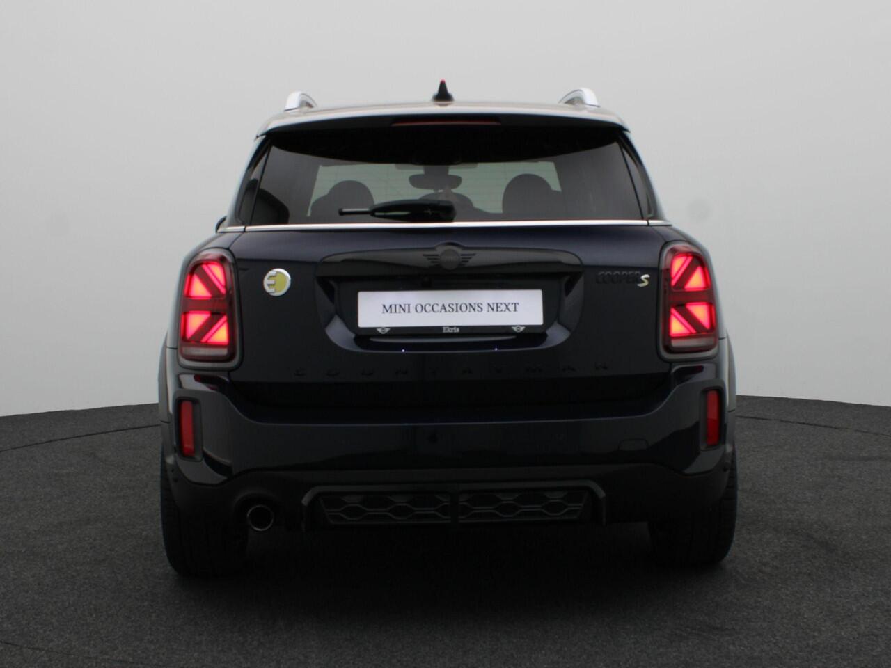 Mini COUNTRYMAN Cooper S E ALL4 John Cooper Works uitvoering + Comfort Plus Pakket + Driving Assistant Pakket + Connected Navigation Plus Pakket + Stuurwielrand Verwarmd + Panoramadak + Head-Up Display + 19''