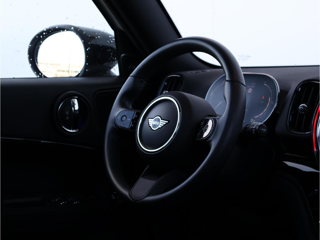 Mini COUNTRYMAN Mini 1.5 Cooper S E ALL4 Chili Comfort Access/ Panoramadak/ Achteruitrijcamera/ Comfortstoelen/ Harman-Kardon