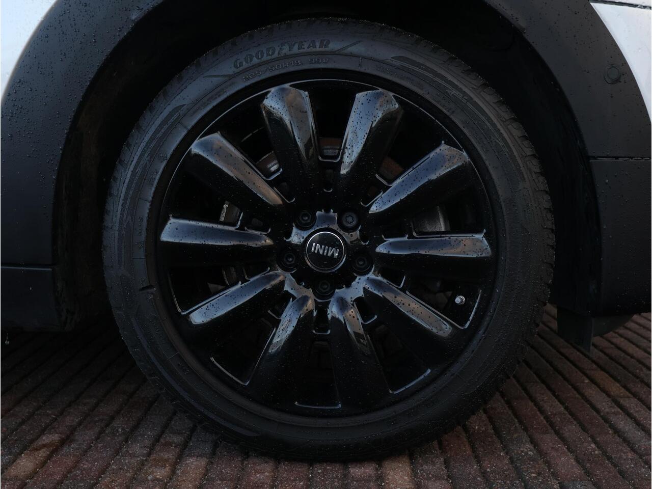 Mini COUNTRYMAN Mini 1.5 Cooper S E ALL4 Chili Comfort Access/ Panoramadak/ Achteruitrijcamera/ Comfortstoelen/ Harman-Kardon