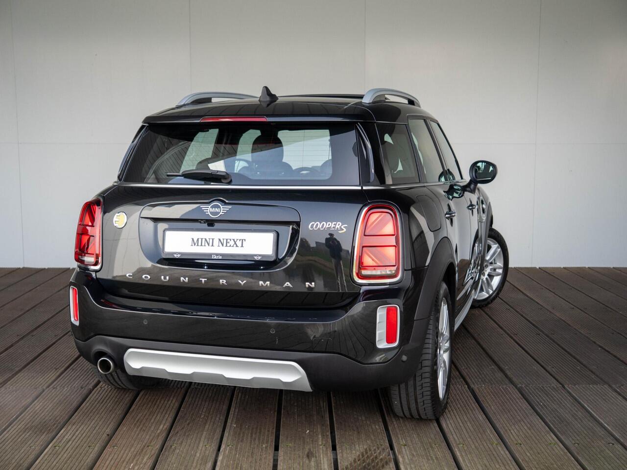 Mini COUNTRYMAN Cooper SE ALL4 Classic + Elektrisch verstelbare stoelen + Harman-Kardon + panoramadak + Achteruitrijcamera + Stoelverwarming + Comfort Access