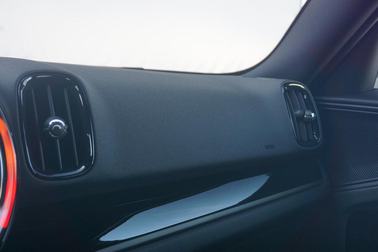 Mini COUNTRYMAN SE ALL4 Classic | Comfort Acces | Memorystoelen | Stoelverwarming | Parkeersensoren Achter | Led-Koplampen | Apple Carplay