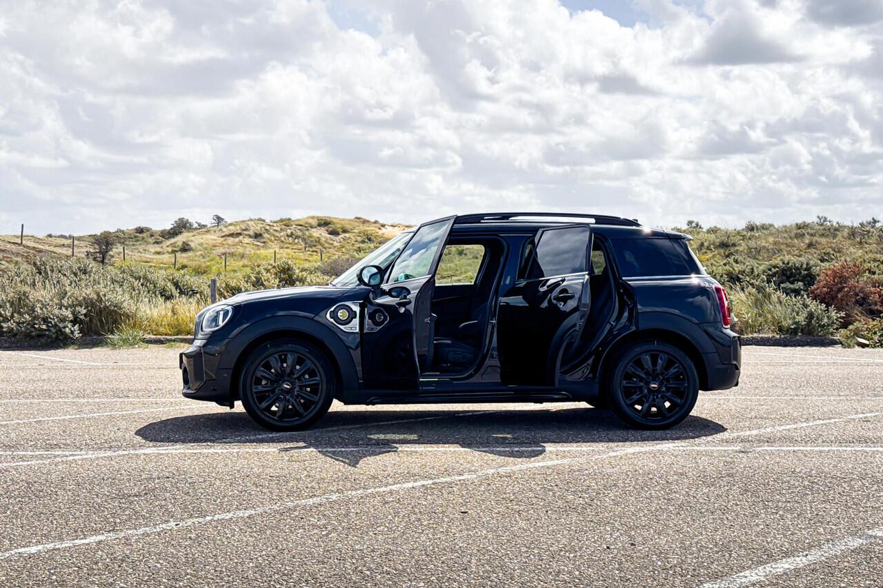 Mini COUNTRYMAN Cooper S E ALL4 Classic | Glazen Panoramadak | Stoelverwarming | Head-up Display | Achteruitrijcamera |