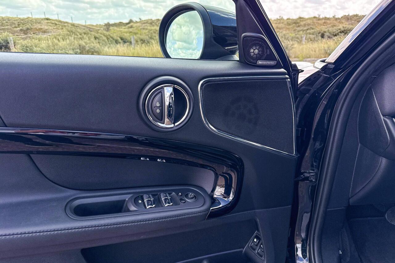 Mini COUNTRYMAN Cooper S E ALL4 Classic | Glazen Panoramadak | Stoelverwarming | Head-up Display | Achteruitrijcamera |