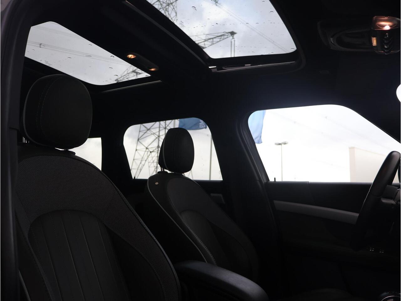 Mini COUNTRYMAN Mini 2.0 Cooper S E ALL4 Untamed Edition Comfort Access/ Achteruitrijcamera/ panoramadak/ Active Cruise Control/ Harman-Kardon/ Stoelverwarming/ Carplay